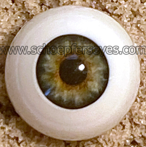 Hazel Green Eye Schoepfers the glass eye is suitable for a variety of doll types and jewelry designs, offering flexibility to creators and designers.